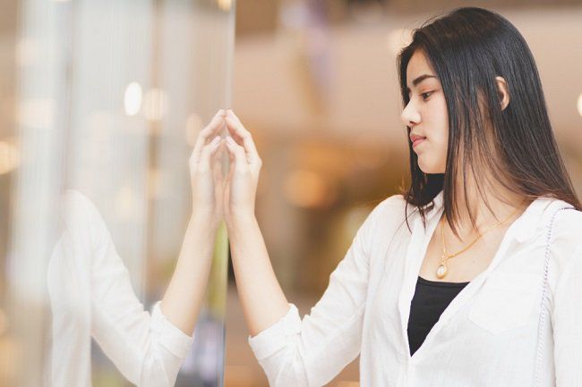 Ini Tanda-tanda Membenci Diri Sendiri dan Cara Menghentikannya
