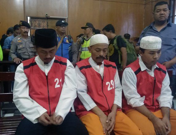 Tegang, Tiga Terdakwa Pembakar Polsek Tambelangan Terancam Hukuman Berat