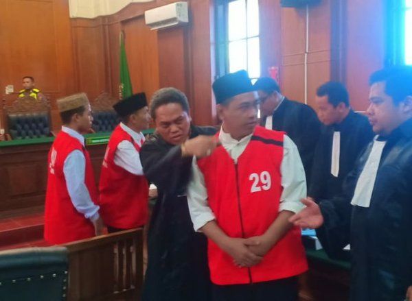 Keterangan Enam Saksi Ringankan Pelaku Pembakaran Polsek Tambelangan
