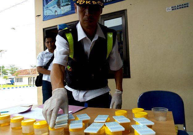 Sejumlah Pengemudi di Ponorogo Ikuti Tes Urine