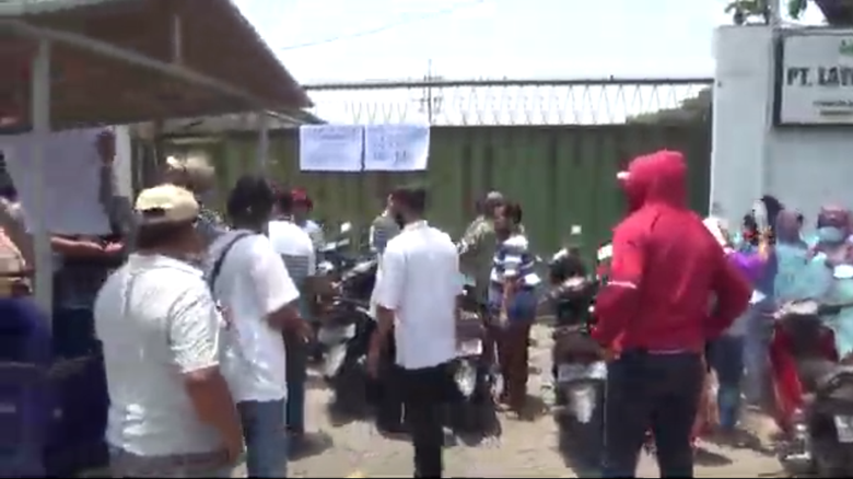 Limbah Serbuk Kayu Cemari Lingkungan, Warga Geruduk Pabrik