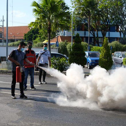 Antisipasi Kebakaran, Pelindo III Uji Coba Peralatan Pemadam