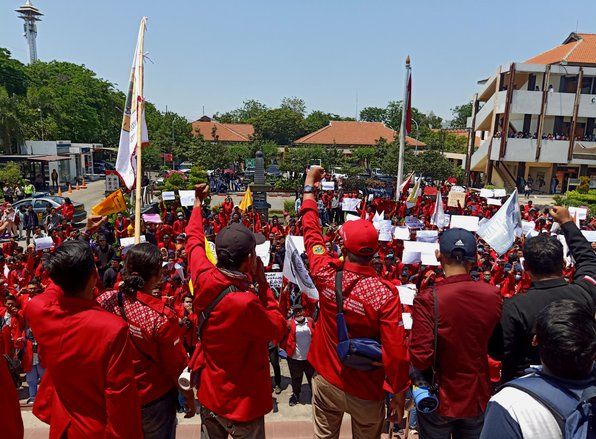 Ratusan Mahasiswa Untag dan Unitomo Siapkan Aksi di Tengah Jadwal Kuliah