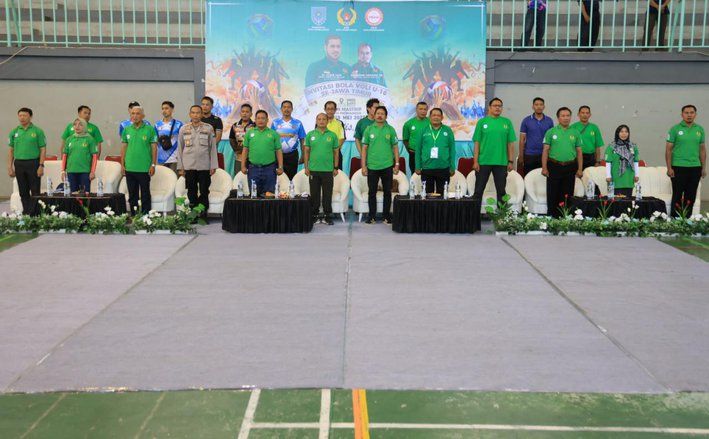 21 Tim U-16 se-Jawa Timur, Ramaikan Kejurprov Invitasi Bola Voli di Kota Probolinggo

 