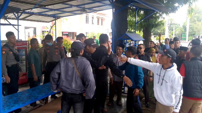 Sidang Vonis Pembunuhan di PN Kraksaan Ricuh, Keluarga Terdakwa dan Korban Nyaris Bentrok