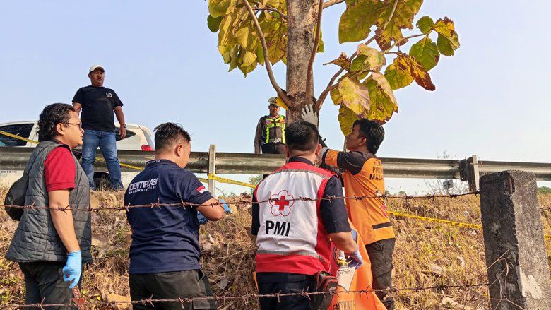 Pria 57 Tahun Ditemukan Meninggal di Pohon Jati di Bahu Tol Mojokerto-Jombang