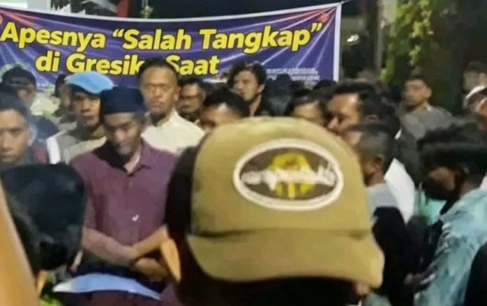 Dua Pelajar Diduga Jadi Korban Salah Tangkap, Warga Tenggor Geruduk Mapolres Gresik