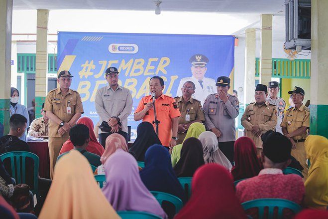 Giliran Warga Kemuning Sari Jember dapat BLT DBHCHT