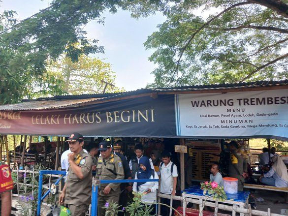 Lima Warung di Bantaran Afvoer Ngrayung Mojokerto Terancam Ditertibkan