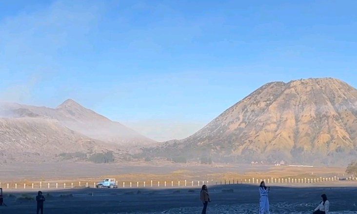 Bromo Memutih, Embun Upas Hadirkan Nuansa Musim Dingin Eropa