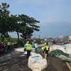 38 Ton Gula Pasir Tumpah di Jalan Nasional Lamongan-Gresik, Ini Penyebabnya