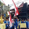 Mahasiswa Demo di Mapolres Blitar Tuntut Ungkap Penembak Randy