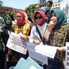 Dua Kelompok Massa Aksi di DPRD Jawa Timur
