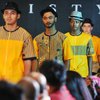 Batik Oren, Busana yang Pas untuk Pria Milenial
