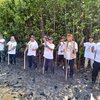 Warga dan PLN Tanam 1.000 Pohon Mangrove di Pantai Gending Probolinggo