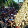 Hadrah dan Tari Reog Iringi Arak-arakan Gunungan 1.001 Ketupat