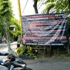Banner Misterius Kritik dan Ancam Bupati Lamongan, Ini Isi Tuntutannya