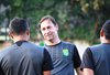 Alfred Riedl Pastikan Dampingi Persebaya Saat Bertandang ke Semarang