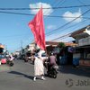 Ada Pocong Atur Lalu Lintas di Siang Bolong