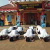 Bebas, 11 Napi Lapas Mojokerto Sujud Syukur Saat Upacara