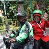 Hadiri Kongres PDIP, Risma Naik Ojek Online