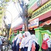 Pembagian Seragam Gratis Sekolah Negeri Gresik Molor