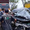 Tabrak Truk Gandeng di Gresik, Semua Penumpang Xpander Selamat