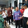 Kunjungi Sekolah yang Terdampak Banjir, Mendikbud Salahkan Pengelola