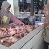 Harga Anjlok, Penjual Daging Ayam Madiun <em>Bonusi </em>Pembeli