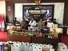 Pasutri di Mojokerto Palsukan Miras Impor Ilegal, Polisi Sita Ratusan Botol