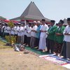 Santri dan Forkopimda Salat Istisqa dalam Peringatan Hari Santri di Madiun