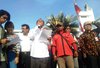 Pemprov Jatim Janji Sampaikan Sepuluh Tuntutan Massa ke Presiden