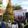Relawan Joko Widodo-Ma'ruf di Surabaya Tumpengan