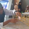 56 Tim SMA/SMK Banyuwangi Bangun Jembatan dari Spageti