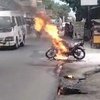 Motor Tak Bernopol Terbakar di Ngoro, Pengendara Kabur