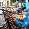 Pengamen Angklung Surabaya, Seniman Musik Tradisional yang Butuh Pengakuan