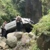 Rem Blong, Fortuner Terjun ke Sungai Trembes Gunung Bromo