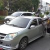 Aksi Sigap Kapolres Mojokerto Kota Dorong Mobil Mogok di Tengah Arus Balik