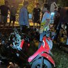 Tertabrak Kereta Api di Perlintasan Deket Lamongan, Pengendara Motor Alami Patah Kaki
