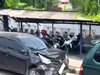 Truk Boks dan Empat Mobil Tabrakan Beruntun di Pertigaan Sumlaran Lamongan