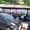 Truk Boks dan Empat Mobil Tabrakan Beruntun di Pertigaan Sumlaran Lamongan
