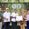 Menunggu 19 Tahun, Menhut Serahkan 152 Hektar Hutan untuk Pemukiman Warga Pancer Banyuwangi 