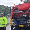 Truk Tangki Seruduk Bus Saat Menurunkan Penumpang di Lamongan, Tiga Luka-Luka