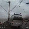 Toyota Hiace Turis Singapura Rem Blong di Jalur Bromo, 11 Luka