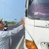 Marak Truk Parkir di Bahu JLU, Dishub Lamongan Intensif Lakukan Razia