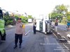 Mobil Berlogo BGN Terguling di Jalan Raya Babat-Lamongan