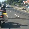 Tertidur Saat Berkendara, Aksi Pengendara Motor di By Pass Mojokerto Viral