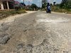 Jalan Provinsi di Sampang Rusak dan Berlubang, Ancam Keselamatan Pengendara