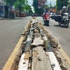 Median Jalan di Jalur Nasional Sampang Rusak Parah, Warga Waswas