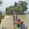 Libur Lebaran, Pantai Balekambang Malang Dipadati Wisatawan